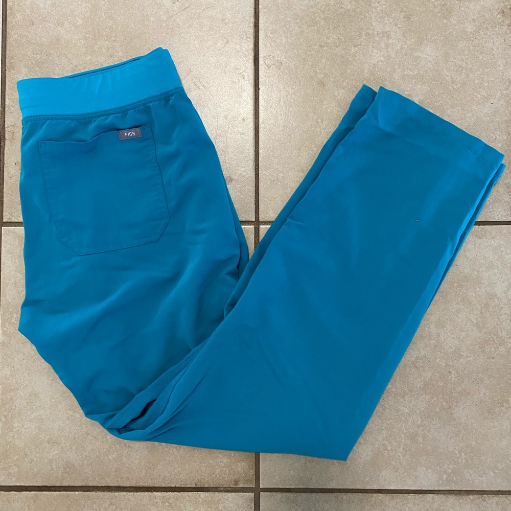 FIGS Scrubs “Livingston” in Teal Size M